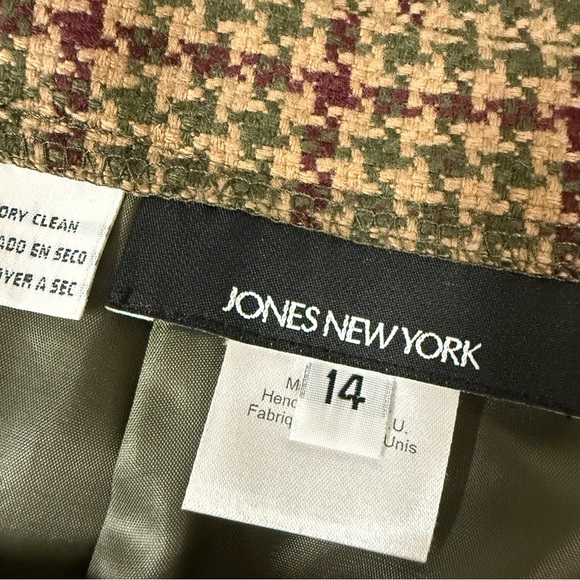 Jones New York.  size 14 skirt and blazer suit - Picture 5 of 8